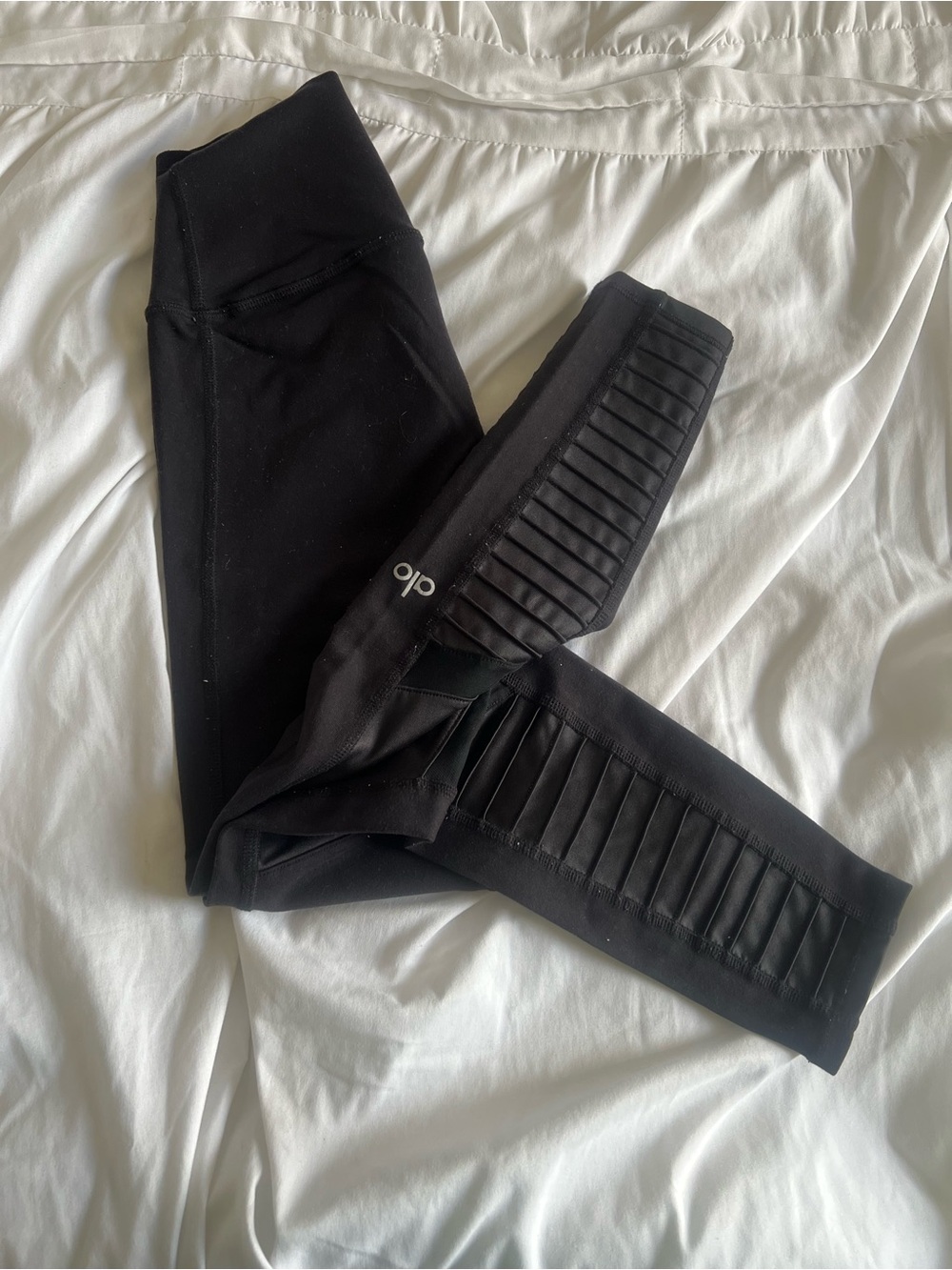 ALO Yoga Black Leggings - Picture 1 of 8